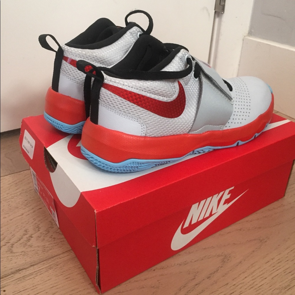 Nike team hustle D8 new shoes with box